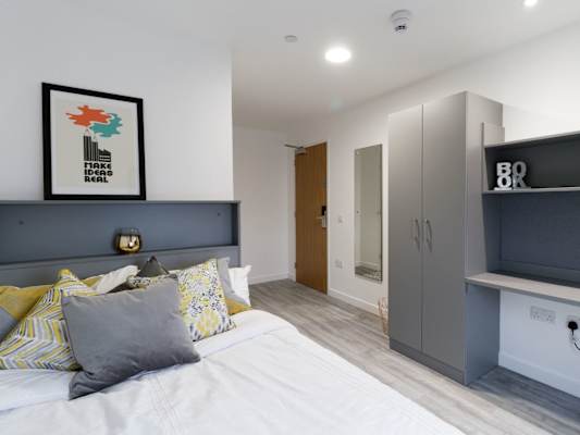 Premium Plus En Suite room type